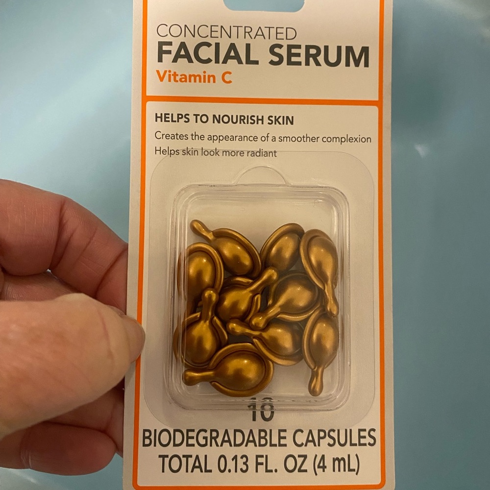 NEW - Concentrated Facial Serum with Vitamin C - Gold Capsules